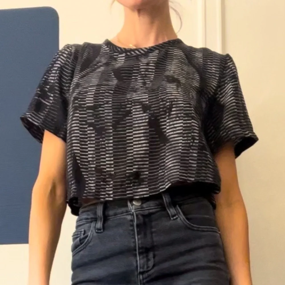 Silence + Noise Crop Tee with Back Zip | S - Picture 4 of 4